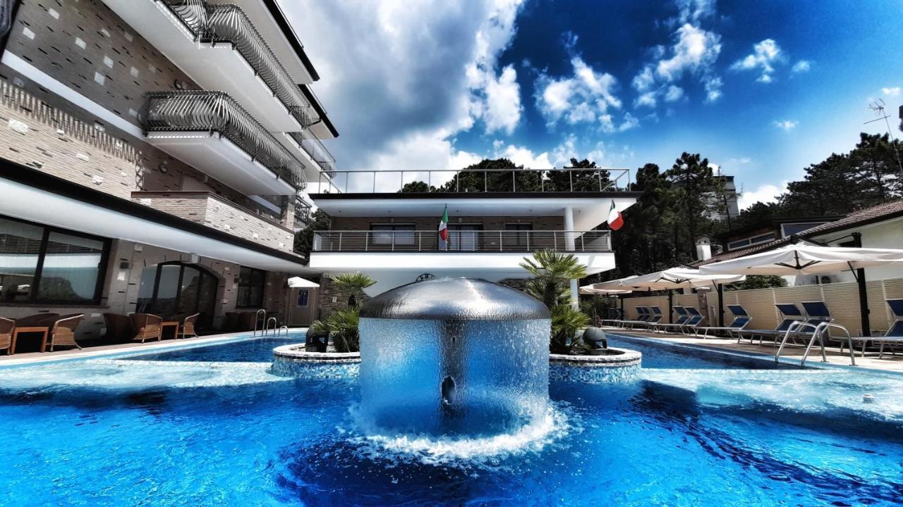 Hotel&Wellness Fra I Pini Lignano Sabbiadoro Exterior foto